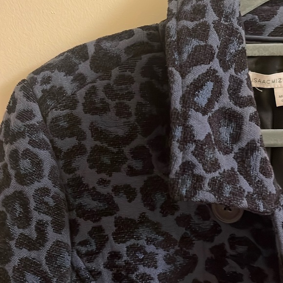 Beautiful Vintage Animal Print Blue Belted Trenchcoat by Issac Mizrahi, size 12 - Picture 2 of 5